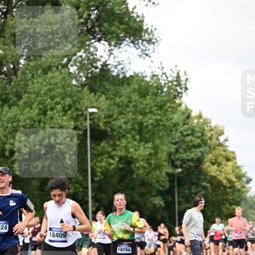 29.06.2025 - hella hamburg halbmarathon Dr. Thomas Lammeyer http://msf.ph/oto/8280132 29.06.2025 10:36:46 Kennedybrücke 1237, 1640, 1647, 2268, 2959, 3660, 3670, 3708, 3753, 4857, 5110, 5783, 5871, 5941, 6228, 6252, 6312, 6315, 6642, 7135, 7387, 7468, 7531, 7749, 7789, 8625, 8840, 8914, 9010, 9188, 9542, 9765, 9812, 10002, 10013, 10203, 10354, 10470, 10624, 10828, 11076, 11205 meine-sportfotos.de