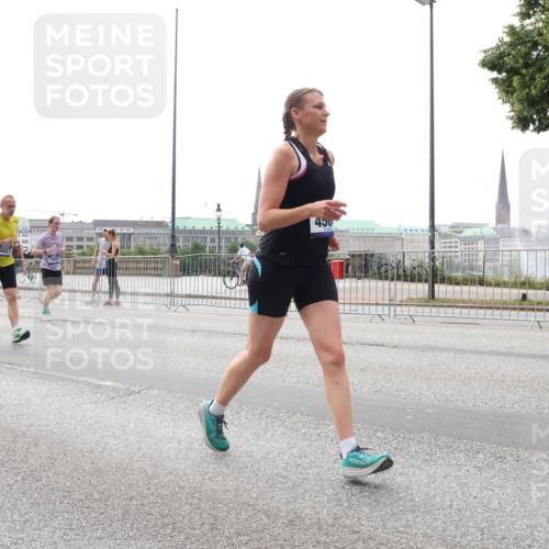 29.06.2025 - hella hamburg halbmarathon Lena Gebhardt http://msf.ph/oto/8280133 29.06.2025 10:35:15 Lombardsbrücke 17690, 17690, 5027, 450, 1284, 1497, 1717, 1821, 1849, 2001, 2198, 2355, 2376, 2751, 3409, 3828, 3958, 4333, 4564, 4703, 4704, 4884, 4965, 5027, 5240, 5531, 5793, 6029, 6189, 6310, 6335, 6365, 6379, 6397, 6471, 6746, 6803, 6859, 7020, 7267, 7299, 7927, 8249, 8296, 8369, 8567, 8793, 9248, 9470, 10358, 10393, 10464, 10531, 10565, 10606, 11122, 11233, 11320, 11359, 11565, 11646, 11838, 11839, 11886, 12019, 12062, 12236, 12326, 12764 meine-sportfotos.de