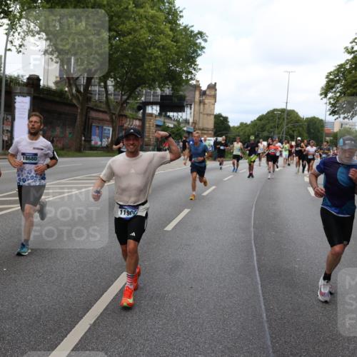 29.06.2025 - hella hamburg halbmarathon Yannick Fuchs http://msf.ph/oto/8280149 29.06.2025 10:37:25 20KM 1353, 1675, 1735, 2653, 4229, 4235, 5011, 5124, 5477, 9364, 9371, 9534, 10099, 10251, 11177, 11907, 12723, 12839, 13746, 13807, 14226, 14447, 14560, 14813, 15255, 15297, 15301, 15328, 15535, 15706, 15851, 15921, 16333, 16677, 17733, 17911, 18004, 18274, 18275, 18304, 18632, 18659, 18680, 18987 meine-sportfotos.de