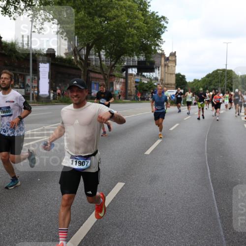29.06.2025 - hella hamburg halbmarathon Yannick Fuchs http://msf.ph/oto/8280163 29.06.2025 10:37:25 20KM 1353, 1675, 1735, 2653, 4229, 4235, 5011, 5124, 5477, 9364, 9371, 9534, 10099, 10251, 11177, 11907, 12723, 12839, 13746, 13807, 14226, 14447, 14560, 14813, 15255, 15297, 15301, 15328, 15535, 15706, 15851, 15921, 16333, 16677, 17733, 17911, 18004, 18274, 18275, 18304, 18632, 18659, 18680, 18987 meine-sportfotos.de