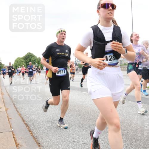 29.06.2025 - hella hamburg halbmarathon Lena Gebhardt http://msf.ph/oto/8280166 29.06.2025 10:54:53 Lombardsbrücke 201, 128, 9521, 1527, 6982, 5500, 1227, 1013, 1198, 1949, 2084, 2090, 2244, 2452, 2532, 2566, 2586, 2632, 3002, 3274, 3761, 3795, 3857, 4191, 4192, 4971, 5185, 5216, 5392, 5500, 5727, 5882, 5933, 5993, 6023, 6279, 6395, 6396, 6839, 6944, 6982, 7238, 7986, 8012, 8186, 9521, 9596, 10109, 10331, 10471, 10686, 11033, 11226, 11287, 11567, 11569, 11737, 11788, 11908, 12147, 12148, 12240, 12268, 12270, 12930, 13272, 13283, 13548, 13944, 13945, 13979, 13980, 14515 meine-sportfotos.de