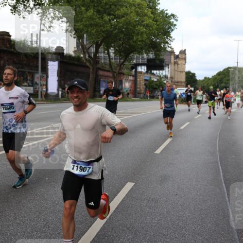 29.06.2025 - hella hamburg halbmarathon Yannick Fuchs http://msf.ph/oto/8280168 29.06.2025 10:37:25 20KM 1353, 1675, 1735, 2653, 4229, 4235, 5011, 5124, 5477, 9364, 9371, 9534, 10099, 10251, 11177, 11907, 12723, 12839, 13746, 13807, 14226, 14447, 14560, 14813, 15255, 15297, 15301, 15328, 15535, 15706, 15851, 15921, 16333, 16677, 17733, 17911, 18004, 18274, 18275, 18304, 18632, 18659, 18680, 18987 meine-sportfotos.de