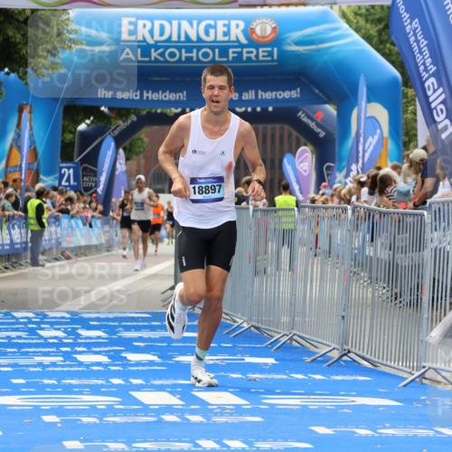 29.06.2025 - hella hamburg halbmarathon Strokosch-Dieckow http://msf.ph/oto/8280231 29.06.2025 10:22:41 Ziel 2618, 18897 meine-sportfotos.de