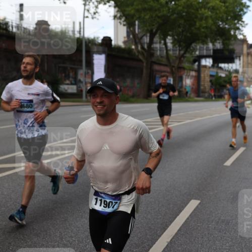 29.06.2025 - hella hamburg halbmarathon Yannick Fuchs http://msf.ph/oto/8280270 29.06.2025 10:37:25 20KM 1353, 1675, 1735, 2653, 4229, 4235, 5011, 5124, 5477, 9364, 9371, 9534, 10099, 10251, 11177, 11907, 12723, 12839, 13746, 13807, 14226, 14447, 14560, 14813, 15255, 15297, 15301, 15328, 15535, 15706, 15851, 15921, 16333, 16677, 17733, 17911, 18004, 18274, 18275, 18304, 18632, 18659, 18680, 18987 meine-sportfotos.de