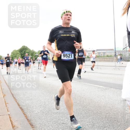 29.06.2025 - hella hamburg halbmarathon Lena Gebhardt http://msf.ph/oto/8280311 29.06.2025 10:54:54 Lombardsbrücke 16443, 2015, 9521, 5882, 1013, 1198, 2084, 2090, 2244, 2452, 2532, 2566, 2586, 2632, 3002, 3274, 3761, 3795, 3857, 4191, 4192, 4971, 5185, 5216, 5392, 5500, 5727, 5882, 5933, 5993, 6023, 6279, 6395, 6396, 6839, 6944, 6982, 7238, 7986, 8012, 8186, 9521, 9596, 10109, 10331, 10471, 10686, 11033, 11226, 11287, 11567, 11569, 11737, 11788, 11908, 12147, 12148, 12240, 12268, 12270, 12930, 13272, 13283, 13548, 13944, 13945, 13979, 13980, 14515 meine-sportfotos.de