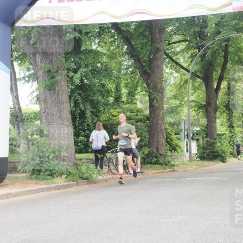 29.06.2025 - hella hamburg halbmarathon KatJ http://msf.ph/oto/8280330 29.06.2025 10:10:39 Zwischen KM18-KM19  meine-sportfotos.de