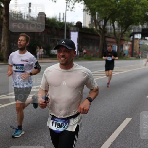 29.06.2025 - hella hamburg halbmarathon Yannick Fuchs http://msf.ph/oto/8280336 29.06.2025 10:37:25 20KM 1353, 1675, 1735, 2653, 4229, 4235, 5011, 5124, 5477, 9364, 9371, 9534, 10099, 10251, 11177, 11907, 12723, 12839, 13746, 13807, 14226, 14447, 14560, 14813, 15255, 15297, 15301, 15328, 15535, 15706, 15851, 15921, 16333, 16677, 17733, 17911, 18004, 18274, 18275, 18304, 18632, 18659, 18680, 18987 meine-sportfotos.de