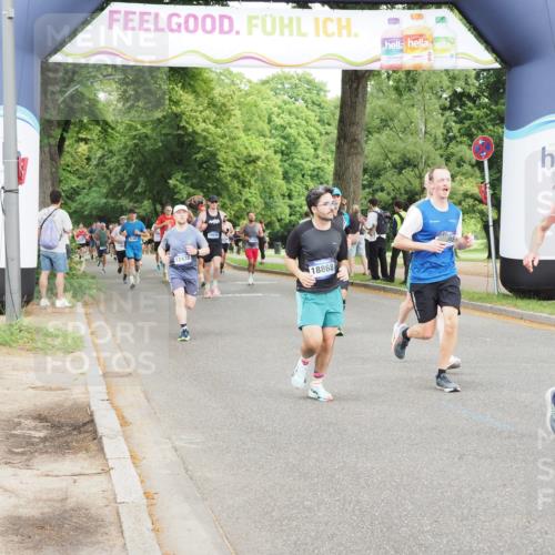 29.06.2025 - hella hamburg halbmarathon MichiJ http://msf.ph/oto/8280343 29.06.2025 10:32:05 Zwischen KM18-KM19 3124, 5275, 6490, 6705, 7451, 9043, 13398, 13746, 14385, 18868 meine-sportfotos.de