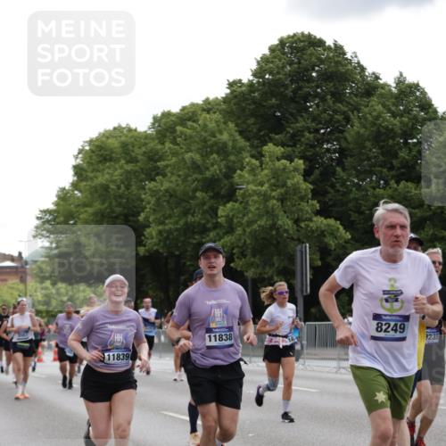 29.06.2025 - hella hamburg halbmarathon Jannik Wohlers http://msf.ph/oto/8280369 29.06.2025 10:34:59 Lombardsbrücke 1717, 1821, 2001, 2198, 2376, 2751, 3828, 3958, 4333, 4703, 4704, 4965, 5240, 5531, 5793, 6029, 6189, 6365, 6471, 6746, 6859, 7927, 8249, 8296, 8567, 9470, 10393, 10531, 10565, 11233, 11320, 11359, 11565, 11838, 11839, 11886, 12062, 12326, 12338, 12625, 13414, 13539, 13805, 14392, 14735, 15211, 15601, 15704, 15783, 16002, 16010, 16431, 16690, 16710, 17331, 17526, 17689, 17690, 17749, 17883, 17935, 17974, 18054, 18269, 18375, 18823, 18912, 19061 meine-sportfotos.de