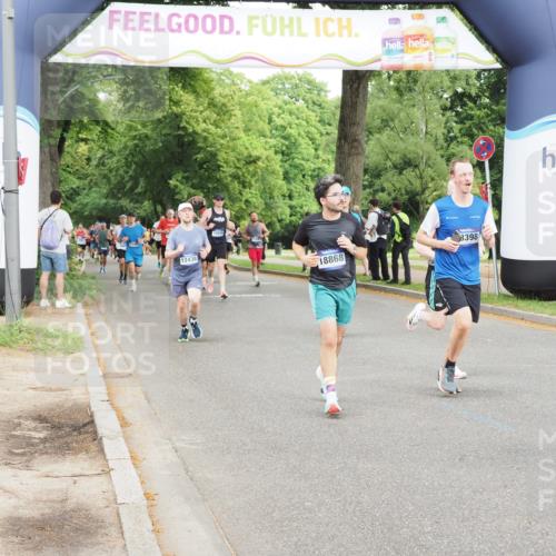 29.06.2025 - hella hamburg halbmarathon MichiJ http://msf.ph/oto/8280385 29.06.2025 10:32:06 Zwischen KM18-KM19 3124, 5275, 6490, 6705, 7451, 9043, 13398, 13746, 14385, 18868 meine-sportfotos.de