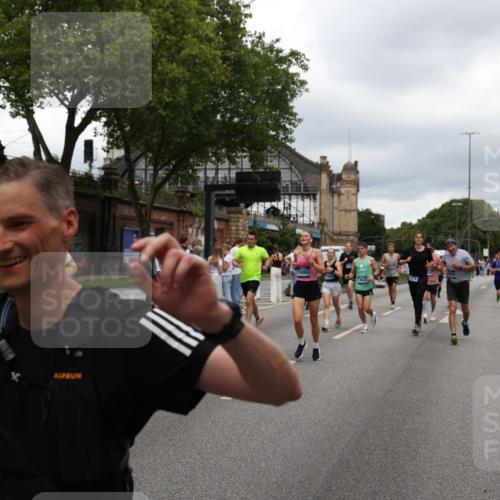 29.06.2025 - hella hamburg halbmarathon Yannick Fuchs http://msf.ph/oto/8280406 29.06.2025 10:49:41 20KM 1179, 1193, 1834, 2612, 3058, 3668, 4951, 5643, 5672, 6569, 6591, 6924, 7147, 7594, 7742, 7976, 8255, 8573, 8639, 9361, 9562, 10582, 11039, 12196, 12545, 13234, 13236, 13474, 14365, 15184, 15484, 15584, 15818, 15884, 16176, 16213, 16375, 16401, 16521, 16786, 17133, 17259, 17615, 17640, 17642, 17734, 17940, 18064, 18212, 18290, 18325, 18340, 18495, 18741, 18746, 18835, 19120, 19152 meine-sportfotos.de