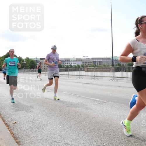 29.06.2025 - hella hamburg halbmarathon Lena Gebhardt http://msf.ph/oto/8280414 29.06.2025 10:11:34 Lombardsbrücke 1328, 1531, 1723, 1866, 1992, 3363, 3837, 4227, 5254, 5379, 5605, 7271, 7571, 8115, 8171, 8206, 8207, 8368, 8561, 8807, 8810, 9119, 9428, 10196, 10372, 10428, 11149, 11321, 11507, 11755, 12286, 12473, 13177, 13203, 13603, 13939, 14008, 14149, 14384, 15009, 15252, 15797, 15908, 15945, 16383, 17080, 17142, 17638, 17774, 17787, 17866, 18278, 18382, 19172, 19241 meine-sportfotos.de