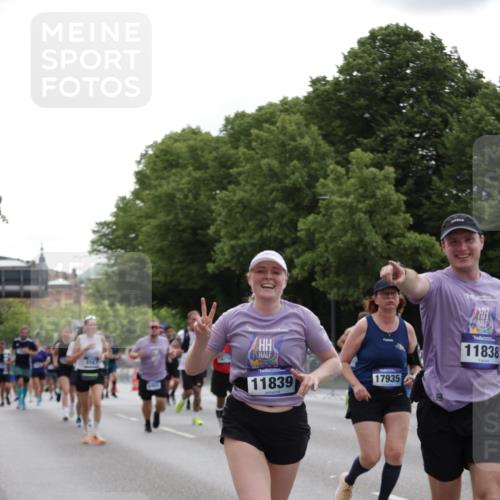 29.06.2025 - hella hamburg halbmarathon Jannik Wohlers http://msf.ph/oto/8280432 29.06.2025 10:35:00 Lombardsbrücke 1717, 1786, 1821, 2001, 2198, 2751, 3828, 3958, 4333, 4703, 4704, 4965, 5240, 5531, 5793, 6029, 6189, 6365, 6381, 6471, 6746, 6859, 8249, 8296, 8567, 9470, 10393, 10531, 10565, 11320, 11359, 11565, 11838, 11839, 11886, 12062, 12326, 12338, 12625, 13414, 13539, 13805, 14392, 14735, 15211, 15601, 15704, 16002, 16010, 16431, 16690, 16710, 17331, 17526, 17689, 17690, 17749, 17883, 17935, 17974, 18054, 18269, 18361, 18375, 18823, 18912, 19061 meine-sportfotos.de