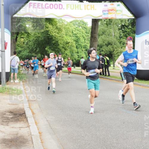 29.06.2025 - hella hamburg halbmarathon MichiJ http://msf.ph/oto/8280435 29.06.2025 10:32:06 Zwischen KM18-KM19 3124, 5275, 6490, 6705, 7451, 9043, 13398, 13746, 14385, 18868 meine-sportfotos.de