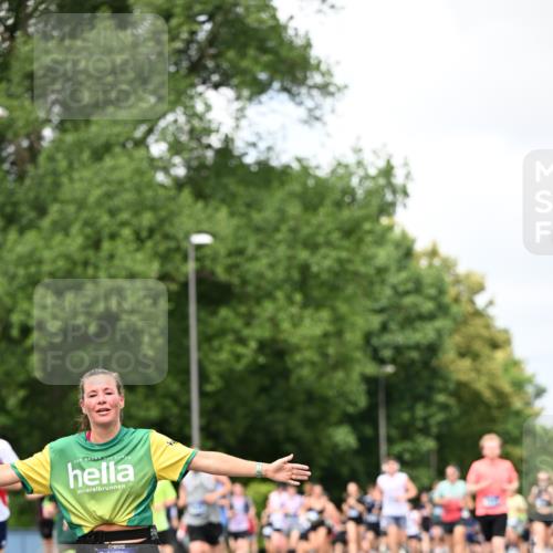 29.06.2025 - hella hamburg halbmarathon Dr. Thomas Lammeyer http://msf.ph/oto/8280480 29.06.2025 10:36:48 Kennedybrücke 1237, 1640, 1647, 2268, 2959, 3391, 3660, 3670, 3708, 3753, 4857, 5110, 5783, 5871, 6228, 6252, 6312, 6315, 6642, 7135, 7387, 7531, 7749, 7750, 7789, 8170, 8625, 8840, 8914, 9010, 9034, 9188, 9542, 9765, 9812, 10002, 10013, 10203, 10354, 10470, 10624, 10828, 11076, 11205 meine-sportfotos.de