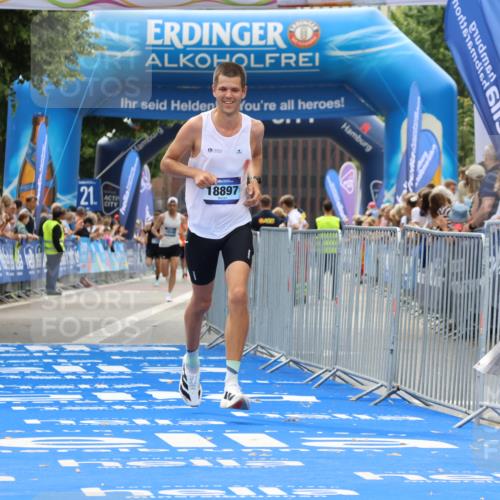 29.06.2025 - hella hamburg halbmarathon Strokosch-Dieckow http://msf.ph/oto/8280570 29.06.2025 10:22:40 Ziel 2618, 3720, 18897 meine-sportfotos.de