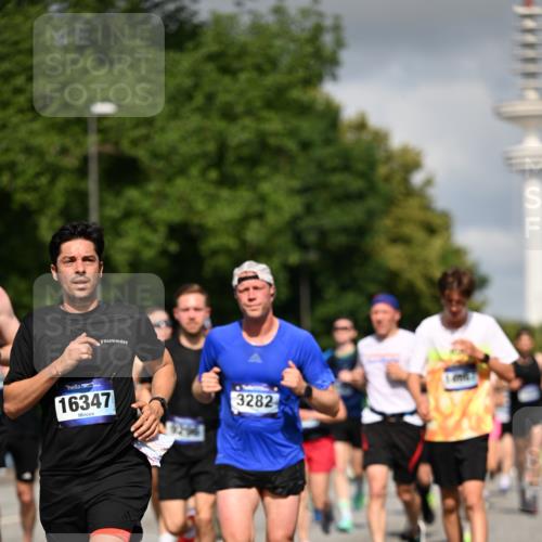 29.06.2025 - hella hamburg halbmarathon Dr. Thomas Lammeyer http://msf.ph/oto/8280591 29.06.2025 09:53:15 Kennedybrücke 1343, 1445, 1800, 1975, 2324, 2573, 2750, 2949, 3116, 3136, 3282, 3431, 4148, 4303, 4425, 5248, 5648, 5889, 6123, 6149, 6682, 7229, 7796, 8370, 8465, 9264, 9265, 9296, 9914, 10930 meine-sportfotos.de