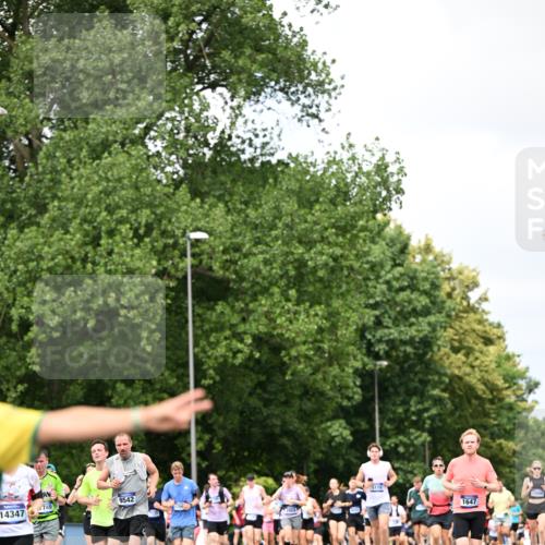 29.06.2025 - hella hamburg halbmarathon Dr. Thomas Lammeyer http://msf.ph/oto/8280614 29.06.2025 10:36:49 Kennedybrücke 1237, 1647, 2268, 2959, 3391, 3660, 3670, 3708, 3753, 4857, 5110, 5783, 5871, 6228, 6252, 6642, 7135, 7387, 7531, 7749, 7750, 7789, 8170, 8625, 8840, 8914, 9010, 9034, 9188, 9542, 9765, 9812, 10002, 10013, 10203, 10470, 10624, 10828, 11076, 11205 meine-sportfotos.de