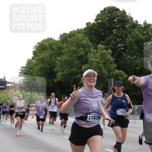 29.06.2025 - hella hamburg halbmarathon Jannik Wohlers http://msf.ph/oto/8280618 29.06.2025 10:35:01 Lombardsbrücke 1717, 1786, 1821, 2001, 2198, 3828, 3958, 4333, 4703, 4704, 4965, 5240, 5531, 5793, 6029, 6365, 6381, 6471, 6746, 6859, 8249, 8296, 8567, 9470, 10393, 10531, 10565, 11320, 11359, 11565, 11838, 11839, 11886, 12062, 12326, 12338, 12625, 12851, 13414, 13539, 13805, 14392, 14735, 15211, 15601, 15704, 16002, 16431, 16690, 16710, 17331, 17526, 17689, 17690, 17749, 17883, 17935, 17974, 17998, 18036, 18054, 18269, 18292, 18361, 18375, 18823, 18912, 19061 meine-sportfotos.de