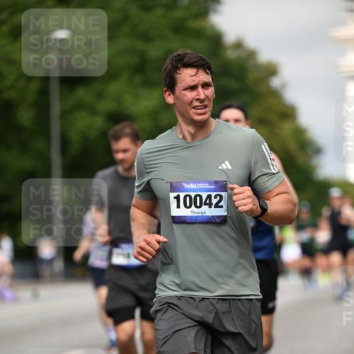 29.06.2025 - hella hamburg halbmarathon Dr. Thomas Lammeyer http://msf.ph/oto/8280641 29.06.2025 10:15:45 Kennedybrücke 1062, 1790, 2661, 3837, 5254, 7370, 7474, 7571, 8368, 9254, 10042, 10428 meine-sportfotos.de