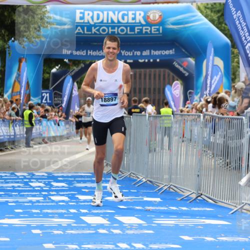 29.06.2025 - hella hamburg halbmarathon Strokosch-Dieckow http://msf.ph/oto/8280650 29.06.2025 10:22:40 Ziel 2618, 3720, 18897 meine-sportfotos.de