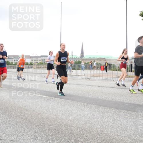 29.06.2025 - hella hamburg halbmarathon Lena Gebhardt http://msf.ph/oto/8280661 29.06.2025 10:54:55 Lombardsbrücke 16443, 5882, 122, 1013, 1198, 2084, 2090, 2244, 2452, 2532, 2566, 2586, 2632, 3002, 3274, 3761, 3795, 4191, 4192, 4971, 5185, 5216, 5392, 5500, 5727, 5882, 5993, 6023, 6279, 6395, 6396, 6839, 6944, 6982, 7238, 7766, 7986, 8012, 8186, 8403, 9521, 9596, 10109, 10331, 10458, 10471, 10686, 11033, 11226, 11287, 11567, 11569, 11737, 11788, 11908, 12147, 12148, 12240, 12268, 12270, 12930, 13272, 13283, 13548, 13944, 13945, 13979, 13980, 14515 meine-sportfotos.de