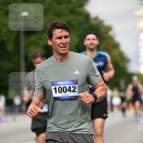 29.06.2025 - hella hamburg halbmarathon Dr. Thomas Lammeyer http://msf.ph/oto/8280672 29.06.2025 10:15:45 Kennedybrücke 1062, 1790, 2661, 3837, 5254, 7370, 7474, 7571, 8368, 9254, 10042, 10428 meine-sportfotos.de
