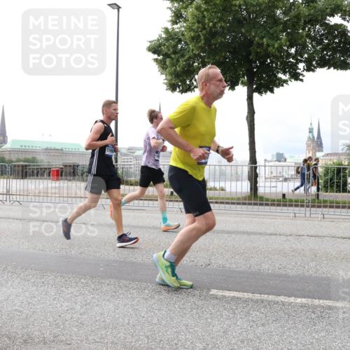 29.06.2025 - hella hamburg halbmarathon Lena Gebhardt http://msf.ph/oto/8280677 29.06.2025 10:35:18 Lombardsbrücke 18, 1284, 1497, 1717, 1786, 1821, 1849, 2001, 2198, 2376, 2751, 2787, 3409, 3828, 3958, 4333, 4564, 4703, 4704, 4884, 4965, 5027, 5240, 5531, 5793, 6029, 6189, 6310, 6335, 6365, 6379, 6381, 6397, 6471, 6746, 6803, 6859, 7267, 7299, 7927, 8249, 8296, 8567, 9248, 9342, 9470, 10358, 10393, 10464, 10531, 10565, 10606, 11233, 11320, 11359, 11565, 11838, 11839, 11886, 12019, 12062, 12326, 12764 meine-sportfotos.de