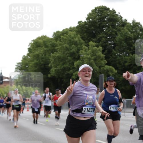 29.06.2025 - hella hamburg halbmarathon Jannik Wohlers http://msf.ph/oto/8280684 29.06.2025 10:35:01 Lombardsbrücke 1717, 1786, 1821, 2001, 2198, 3828, 3958, 4333, 4703, 4704, 4965, 5240, 5531, 5793, 6029, 6365, 6381, 6471, 6746, 6859, 8249, 8296, 8567, 9470, 10393, 10531, 10565, 11320, 11359, 11565, 11838, 11839, 11886, 12062, 12326, 12338, 12625, 12851, 13414, 13539, 13805, 14392, 14735, 15211, 15601, 15704, 16002, 16431, 16690, 16710, 17331, 17526, 17689, 17690, 17749, 17883, 17935, 17974, 17998, 18036, 18054, 18269, 18292, 18361, 18375, 18823, 18912, 19061 meine-sportfotos.de