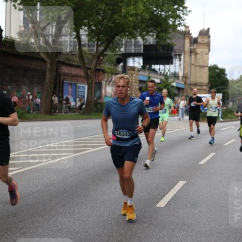 29.06.2025 - hella hamburg halbmarathon Yannick Fuchs http://msf.ph/oto/8280686 29.06.2025 10:37:26 20KM 1353, 1675, 1735, 2653, 4229, 4318, 5011, 5124, 5477, 9364, 9371, 9534, 10099, 10251, 11177, 11907, 12723, 12839, 13746, 13807, 14226, 14447, 14560, 14813, 15255, 15297, 15301, 15328, 15535, 15706, 15851, 15921, 16333, 16677, 17733, 17911, 18004, 18274, 18275, 18304, 18659, 18680, 18987, 19009 meine-sportfotos.de