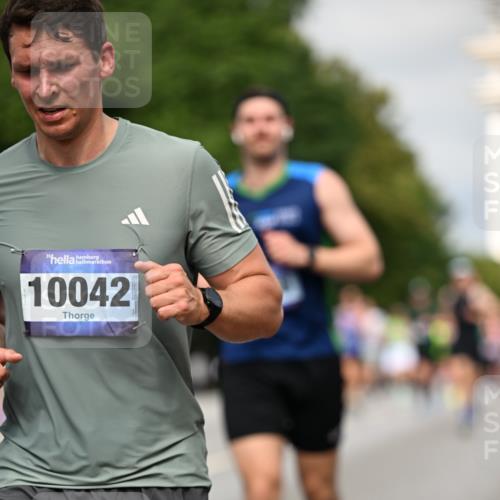 29.06.2025 - hella hamburg halbmarathon Dr. Thomas Lammeyer http://msf.ph/oto/8280708 29.06.2025 10:15:46 Kennedybrücke 1062, 1790, 2661, 3837, 5254, 6966, 7370, 7474, 7571, 8368, 9119, 9254, 10042, 10428 meine-sportfotos.de