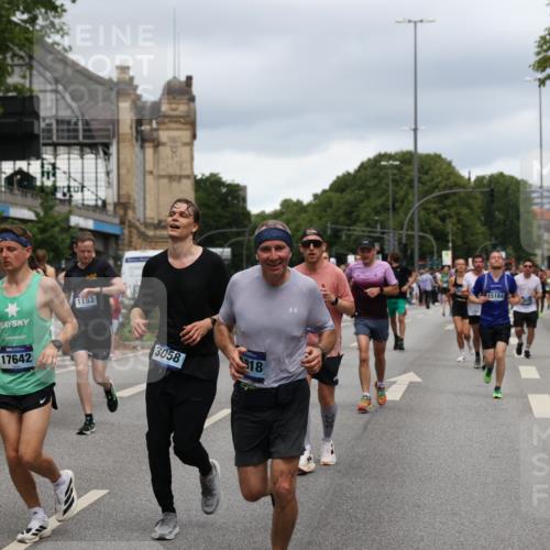 29.06.2025 - hella hamburg halbmarathon Yannick Fuchs http://msf.ph/oto/8280727 29.06.2025 10:49:43 20KM 1179, 1180, 1193, 1834, 2612, 2982, 3058, 3668, 4951, 5643, 5672, 6569, 6591, 6924, 7147, 7594, 7742, 7976, 8255, 8573, 8639, 9361, 9562, 11039, 11309, 12196, 12545, 13474, 14365, 15184, 15484, 15584, 15818, 15884, 16176, 16375, 16401, 16521, 16786, 17133, 17259, 17615, 17640, 17642, 17734, 18064, 18125, 18212, 18325, 18340, 18495, 18741, 18746, 18835, 19120, 19152 meine-sportfotos.de