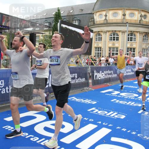 29.06.2025 - hella hamburg halbmarathon Michael Strokosch http://msf.ph/oto/8280729 29.06.2025 10:54:28 Ziel 1267, 1442, 3426, 4635, 4868, 6511, 6512, 7129, 8772, 11009, 11797, 11799, 12321, 12362, 13289, 15946, 16327, 16879, 17698, 18268, 19067 meine-sportfotos.de