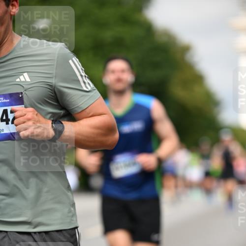 29.06.2025 - hella hamburg halbmarathon Dr. Thomas Lammeyer http://msf.ph/oto/8280734 29.06.2025 10:15:46 Kennedybrücke 1062, 1790, 2661, 3837, 5254, 6966, 7370, 7474, 7571, 8368, 9119, 9254, 10042, 10428 meine-sportfotos.de