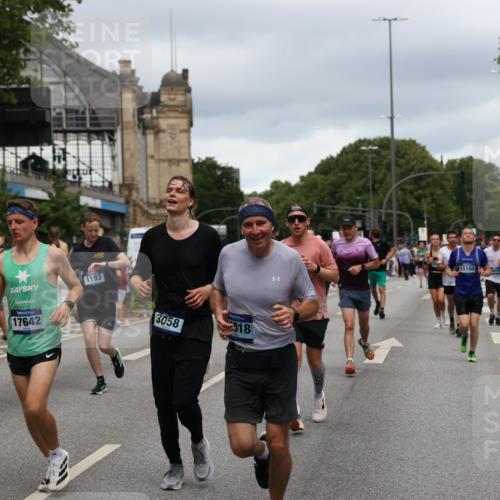 29.06.2025 - hella hamburg halbmarathon Yannick Fuchs http://msf.ph/oto/8280735 29.06.2025 10:49:43 20KM 1179, 1180, 1193, 1834, 2612, 2982, 3058, 3668, 4951, 5643, 5672, 6569, 6591, 6924, 7147, 7594, 7742, 7976, 8255, 8573, 8639, 9361, 9562, 11039, 11309, 12196, 12545, 13474, 14365, 15184, 15484, 15584, 15818, 15884, 16176, 16375, 16401, 16521, 16786, 17133, 17259, 17615, 17640, 17642, 17734, 18064, 18125, 18212, 18325, 18340, 18495, 18741, 18746, 18835, 19120, 19152 meine-sportfotos.de