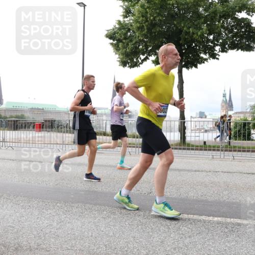 29.06.2025 - hella hamburg halbmarathon Lena Gebhardt http://msf.ph/oto/8280757 29.06.2025 10:35:18 Lombardsbrücke 539, 18, 021, 1284, 1497, 1717, 1786, 1821, 1849, 2001, 2198, 2376, 2751, 2787, 3409, 3828, 3958, 4333, 4564, 4703, 4704, 4884, 4965, 5027, 5240, 5531, 5793, 6029, 6189, 6310, 6335, 6365, 6379, 6381, 6397, 6471, 6746, 6803, 6859, 7267, 7299, 7927, 8249, 8296, 8567, 9248, 9342, 9470, 10358, 10393, 10464, 10531, 10565, 10606, 11233, 11320, 11359, 11565, 11838, 11839, 11886, 12019, 12062, 12326, 12764 meine-sportfotos.de