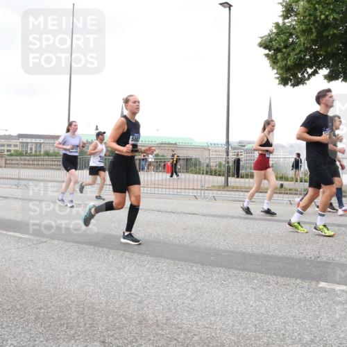 29.06.2025 - hella hamburg halbmarathon Lena Gebhardt http://msf.ph/oto/8280786 29.06.2025 10:54:55 Lombardsbrücke 13944, 16443, 5882, 1013, 1198, 2084, 2090, 2244, 2452, 2532, 2566, 2586, 2632, 3002, 3274, 3761, 3795, 4191, 4192, 4971, 5185, 5216, 5392, 5500, 5727, 5882, 5993, 6023, 6279, 6395, 6396, 6839, 6944, 6982, 7238, 7766, 7986, 8012, 8186, 8403, 9521, 9596, 10109, 10331, 10458, 10471, 10686, 11033, 11226, 11287, 11567, 11569, 11737, 11788, 11908, 12147, 12148, 12240, 12268, 12270, 12930, 13272, 13283, 13548, 13944, 13945, 13979, 13980, 14515 meine-sportfotos.de