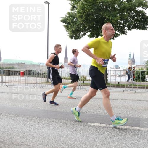 29.06.2025 - hella hamburg halbmarathon Lena Gebhardt http://msf.ph/oto/8280817 29.06.2025 10:35:18 Lombardsbrücke 13539, 5027, 1284, 1497, 1717, 1786, 1821, 1849, 2001, 2198, 2376, 2751, 2787, 3409, 3828, 3958, 4333, 4564, 4703, 4704, 4884, 4965, 5027, 5240, 5531, 5793, 6029, 6189, 6310, 6335, 6365, 6379, 6381, 6397, 6471, 6746, 6803, 6859, 7267, 7299, 7927, 8249, 8296, 8567, 9248, 9342, 9470, 10358, 10393, 10464, 10531, 10565, 10606, 11233, 11320, 11359, 11565, 11838, 11839, 11886, 12019, 12062, 12326, 12764 meine-sportfotos.de