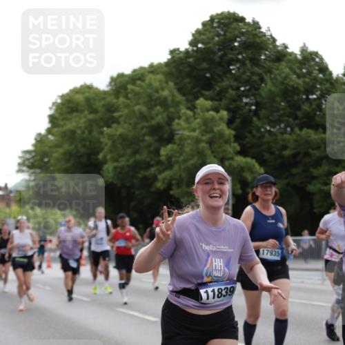 29.06.2025 - hella hamburg halbmarathon Jannik Wohlers http://msf.ph/oto/8280830 29.06.2025 10:35:01 Lombardsbrücke 1717, 1786, 1821, 2001, 2198, 3828, 3958, 4333, 4703, 4704, 4965, 5240, 5531, 5793, 6029, 6365, 6381, 6471, 6746, 6859, 8249, 8296, 8567, 9470, 10393, 10531, 10565, 11320, 11359, 11565, 11838, 11839, 11886, 12062, 12326, 12338, 12625, 12851, 13414, 13539, 13805, 14392, 14735, 15211, 15601, 15704, 16002, 16431, 16690, 16710, 17331, 17526, 17689, 17690, 17749, 17883, 17935, 17974, 17998, 18036, 18054, 18269, 18292, 18361, 18375, 18823, 18912, 19061 meine-sportfotos.de