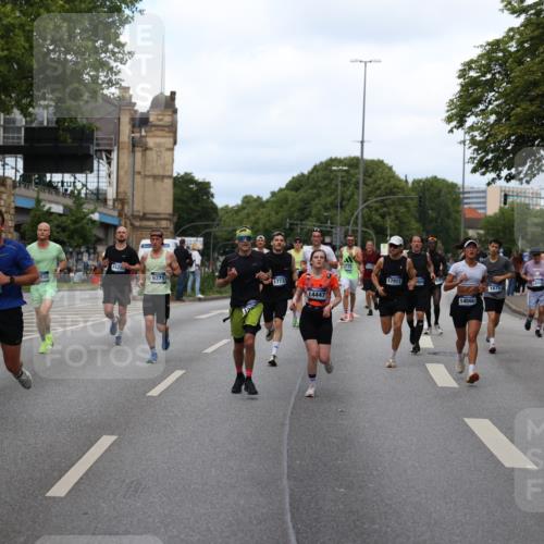 29.06.2025 - hella hamburg halbmarathon Yannick Fuchs http://msf.ph/oto/8280834 29.06.2025 10:37:27 20KM 1353, 1675, 1735, 2653, 4229, 4318, 5011, 5124, 5477, 9364, 9371, 9534, 10099, 10251, 11177, 11907, 12723, 12839, 13746, 13807, 14226, 14447, 14560, 14813, 15255, 15297, 15328, 15535, 15706, 15851, 15921, 16333, 16677, 17733, 17911, 18004, 18274, 18275, 18304, 18659, 18680, 18987, 19009 meine-sportfotos.de
