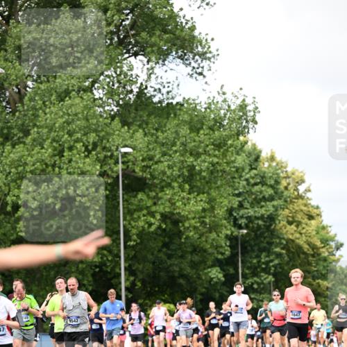 29.06.2025 - hella hamburg halbmarathon Dr. Thomas Lammeyer http://msf.ph/oto/8280840 29.06.2025 10:36:50 Kennedybrücke 1237, 1647, 2268, 2959, 3391, 3660, 3670, 3708, 3753, 4857, 5110, 5783, 5871, 6228, 6642, 7135, 7387, 7531, 7749, 7750, 7789, 8170, 8625, 8840, 8914, 9010, 9034, 9188, 9542, 9765, 9812, 10002, 10013, 10203, 10470, 10624, 10828, 11076, 11205 meine-sportfotos.de