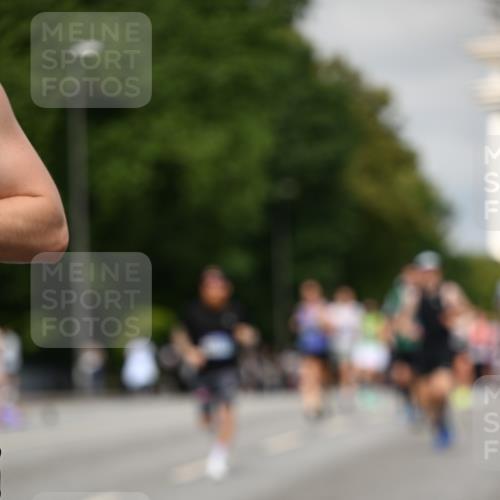 29.06.2025 - hella hamburg halbmarathon Dr. Thomas Lammeyer http://msf.ph/oto/8280855 29.06.2025 10:15:48 Kennedybrücke 1062, 1790, 2661, 3746, 3837, 5254, 6966, 7370, 7474, 7571, 8368, 9119, 9254, 10042 meine-sportfotos.de