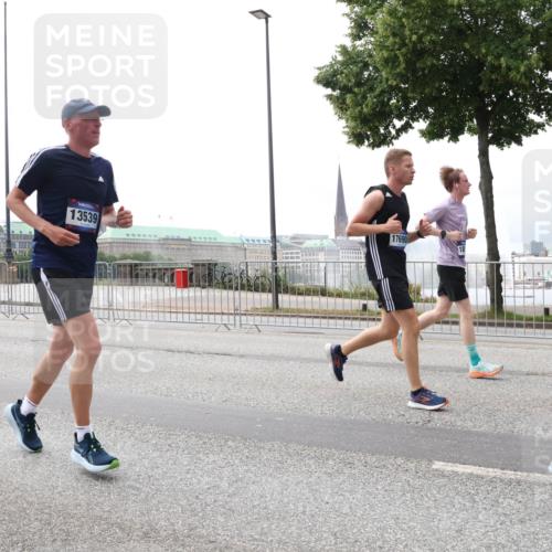 29.06.2025 - hella hamburg halbmarathon Lena Gebhardt http://msf.ph/oto/8280873 29.06.2025 10:35:18 Lombardsbrücke 13539, 17690, 18, 1284, 1497, 1717, 1786, 1821, 1849, 2001, 2198, 2376, 2751, 2787, 3409, 3828, 3958, 4333, 4564, 4703, 4704, 4884, 4965, 5027, 5240, 5531, 5793, 6029, 6189, 6310, 6335, 6365, 6379, 6381, 6397, 6471, 6746, 6803, 6859, 7267, 7299, 7927, 8249, 8296, 8567, 9248, 9342, 9470, 10358, 10393, 10464, 10531, 10565, 10606, 11233, 11320, 11359, 11565, 11838, 11839, 11886, 12019, 12062, 12326, 12764 meine-sportfotos.de