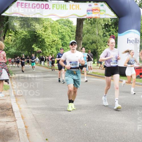 29.06.2025 - hella hamburg halbmarathon MichiJ http://msf.ph/oto/8280897 29.06.2025 10:57:46 Zwischen KM18-KM19 7346, 7881, 8001, 10858, 12928, 12929, 15214, 16776, 16938, 18222 meine-sportfotos.de
