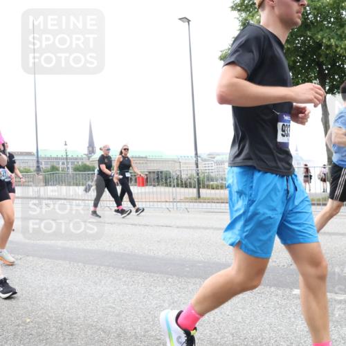 29.06.2025 - hella hamburg halbmarathon Lena Gebhardt http://msf.ph/oto/8280906 29.06.2025 10:46:30 Lombardsbrücke 1371, 1375, 1429, 1465, 1532, 1608, 1837, 1999, 2162, 2423, 2500, 2697, 2773, 2813, 2951, 3277, 3406, 3407, 3410, 3469, 3734, 4119, 4202, 4223, 4296, 4342, 4355, 4448, 4604, 5697, 5700, 5703, 5769, 5770, 5854, 5892, 6068, 6124, 6161, 6392, 7303, 7364, 7368, 7374, 7767, 7827, 7894, 7960, 7983, 8047, 8477, 8551, 8700, 9129, 9337, 9445, 9691, 10153, 10230, 11358, 11361, 11876, 11910, 12298, 12333, 12507, 12522, 13969, 14261, 15852, 16882, 16987 meine-sportfotos.de