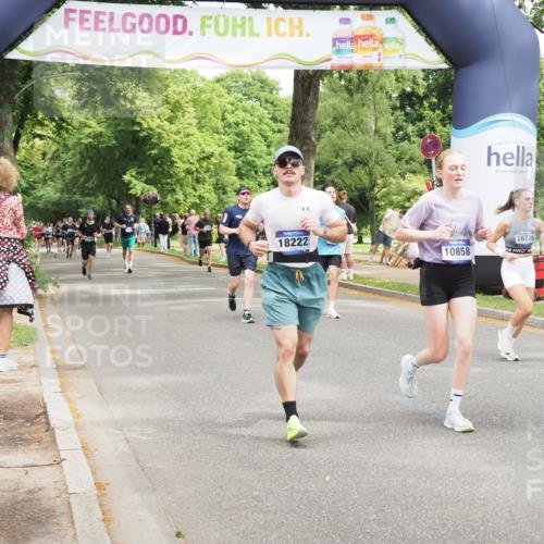 29.06.2025 - hella hamburg halbmarathon MichiJ http://msf.ph/oto/8280907 29.06.2025 10:57:46 Zwischen KM18-KM19 7346, 7881, 8001, 10858, 12928, 12929, 15214, 16776, 16938, 18222 meine-sportfotos.de