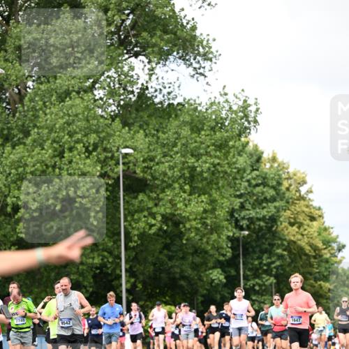 29.06.2025 - hella hamburg halbmarathon Dr. Thomas Lammeyer http://msf.ph/oto/8280925 29.06.2025 10:36:50 Kennedybrücke 1237, 1647, 2268, 2959, 3391, 3660, 3670, 3708, 3753, 4857, 5110, 5783, 5871, 6228, 6642, 7135, 7387, 7531, 7749, 7750, 7789, 8170, 8625, 8840, 8914, 9010, 9034, 9188, 9542, 9765, 9812, 10002, 10013, 10203, 10470, 10624, 10828, 11076, 11205 meine-sportfotos.de