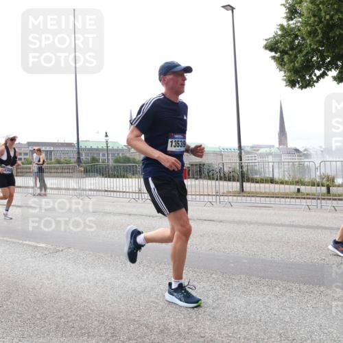 29.06.2025 - hella hamburg halbmarathon Lena Gebhardt http://msf.ph/oto/8280938 29.06.2025 10:35:18 Lombardsbrücke 16860, 13539, 7690, 1284, 1497, 1717, 1786, 1821, 1849, 2001, 2198, 2376, 2751, 2787, 3409, 3828, 3958, 4333, 4564, 4703, 4704, 4884, 4965, 5027, 5240, 5531, 5793, 6029, 6189, 6310, 6335, 6365, 6379, 6381, 6397, 6471, 6746, 6803, 6859, 7267, 7299, 7927, 8249, 8296, 8567, 9248, 9342, 9470, 10358, 10393, 10464, 10531, 10565, 10606, 11233, 11320, 11359, 11565, 11838, 11839, 11886, 12019, 12062, 12326, 12764 meine-sportfotos.de