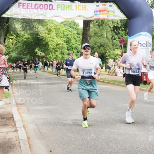29.06.2025 - hella hamburg halbmarathon MichiJ http://msf.ph/oto/8280939 29.06.2025 10:57:46 Zwischen KM18-KM19 7346, 7881, 8001, 10858, 12928, 12929, 15214, 16776, 16938, 18222 meine-sportfotos.de