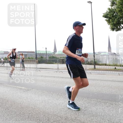 29.06.2025 - hella hamburg halbmarathon Lena Gebhardt http://msf.ph/oto/8280998 29.06.2025 10:35:18 Lombardsbrücke 16860, 14392, 13539, 1284, 1497, 1717, 1786, 1821, 1849, 2001, 2198, 2376, 2751, 2787, 3409, 3828, 3958, 4333, 4564, 4703, 4704, 4884, 4965, 5027, 5240, 5531, 5793, 6029, 6189, 6310, 6335, 6365, 6379, 6381, 6397, 6471, 6746, 6803, 6859, 7267, 7299, 7927, 8249, 8296, 8567, 9248, 9342, 9470, 10358, 10393, 10464, 10531, 10565, 10606, 11233, 11320, 11359, 11565, 11838, 11839, 11886, 12019, 12062, 12326, 12764 meine-sportfotos.de